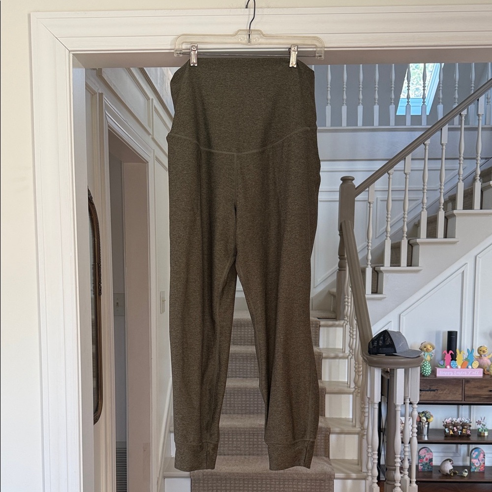 Old Navy Maternity Cloud+ Extra Hi Rise Go Dry Joggers